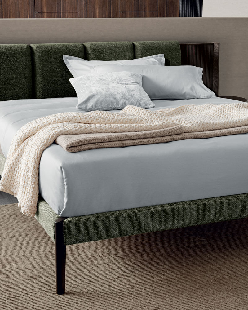millerighe-letto-con-boiserie-in-legno-e-imbottita-al-centro
