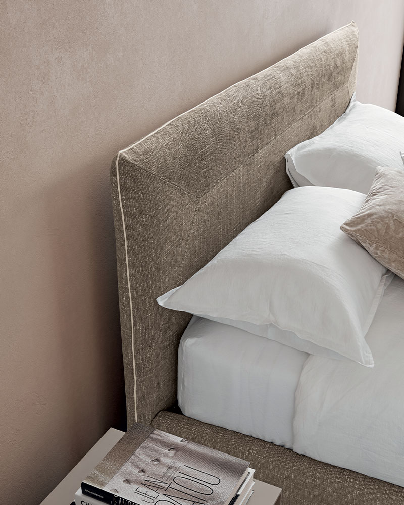 slit-letto-comodo-imbottito-sfoderabile-dettaglio-inserto-in-cuoio